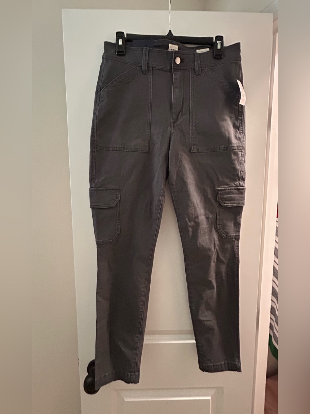 GAP Charcoal Gray Skinny Cargo Pants